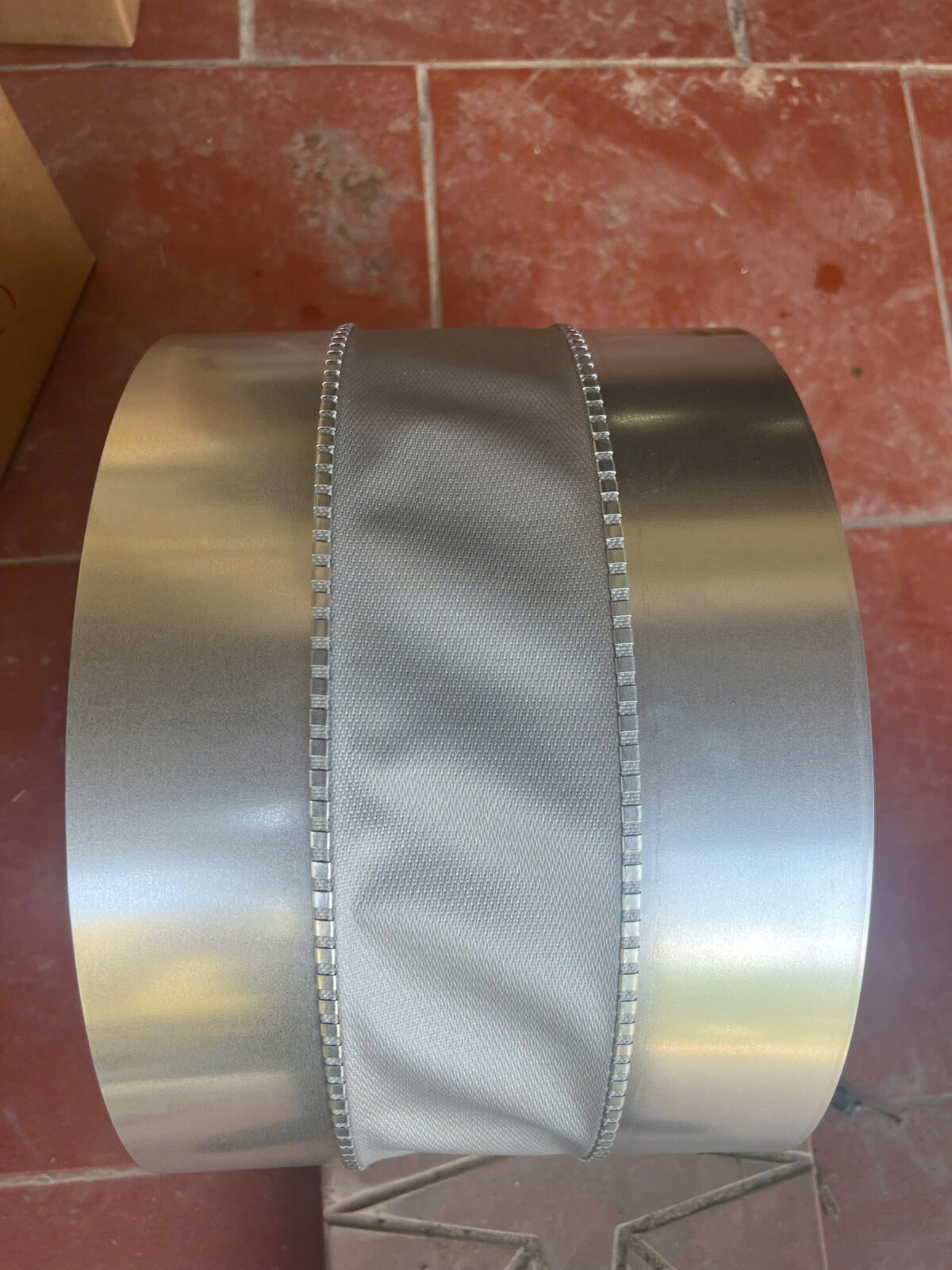 Hình ảnh thực tế cổ bạt mềm loại thường dùng nối ống gió, giảm rung và tiếng ồn trong hệ HVAC.